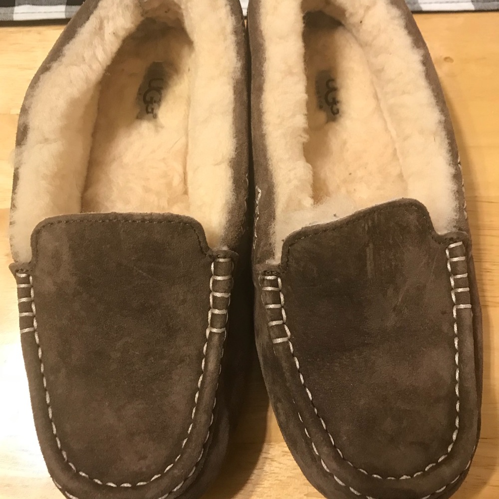 UGGS - Picture 2 of 2